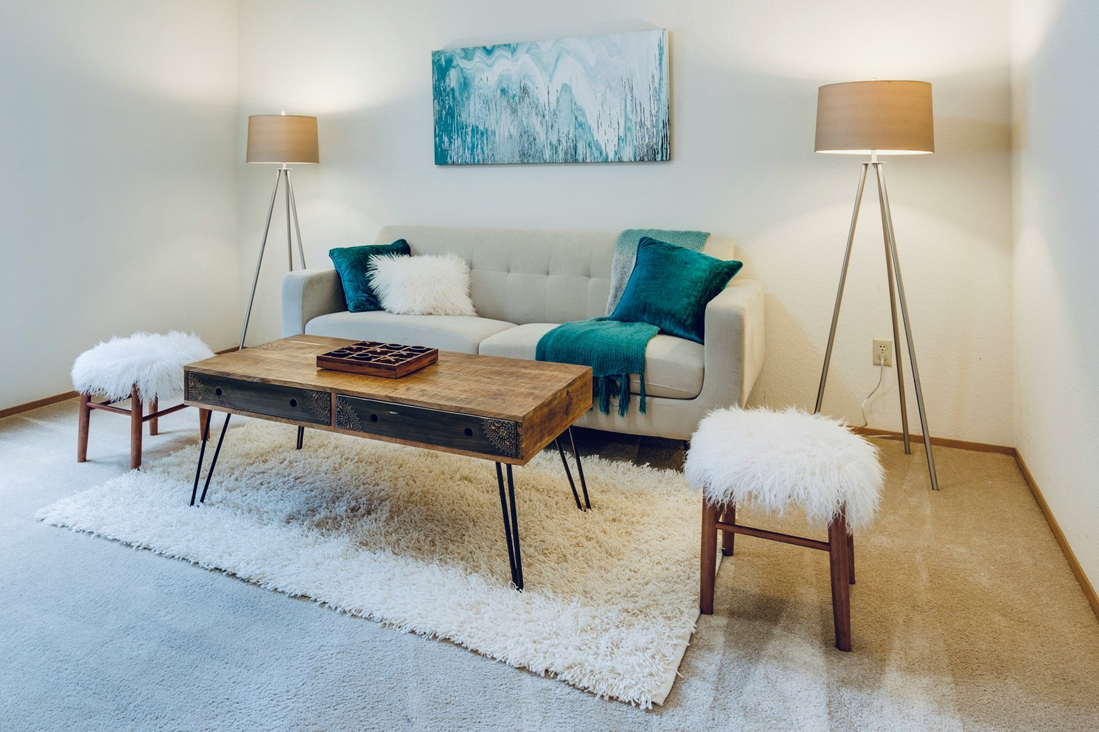 Druckstellen im Teppich unter Couchtischbeinen